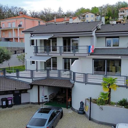 Villa Vila Ловран Екстер'єр фото